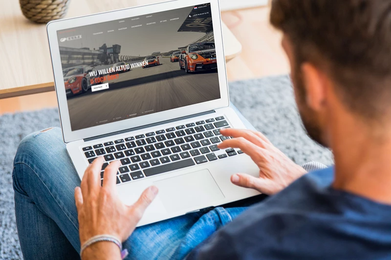 Website GP Elite op een laptop