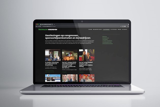 een laptop met een scherm