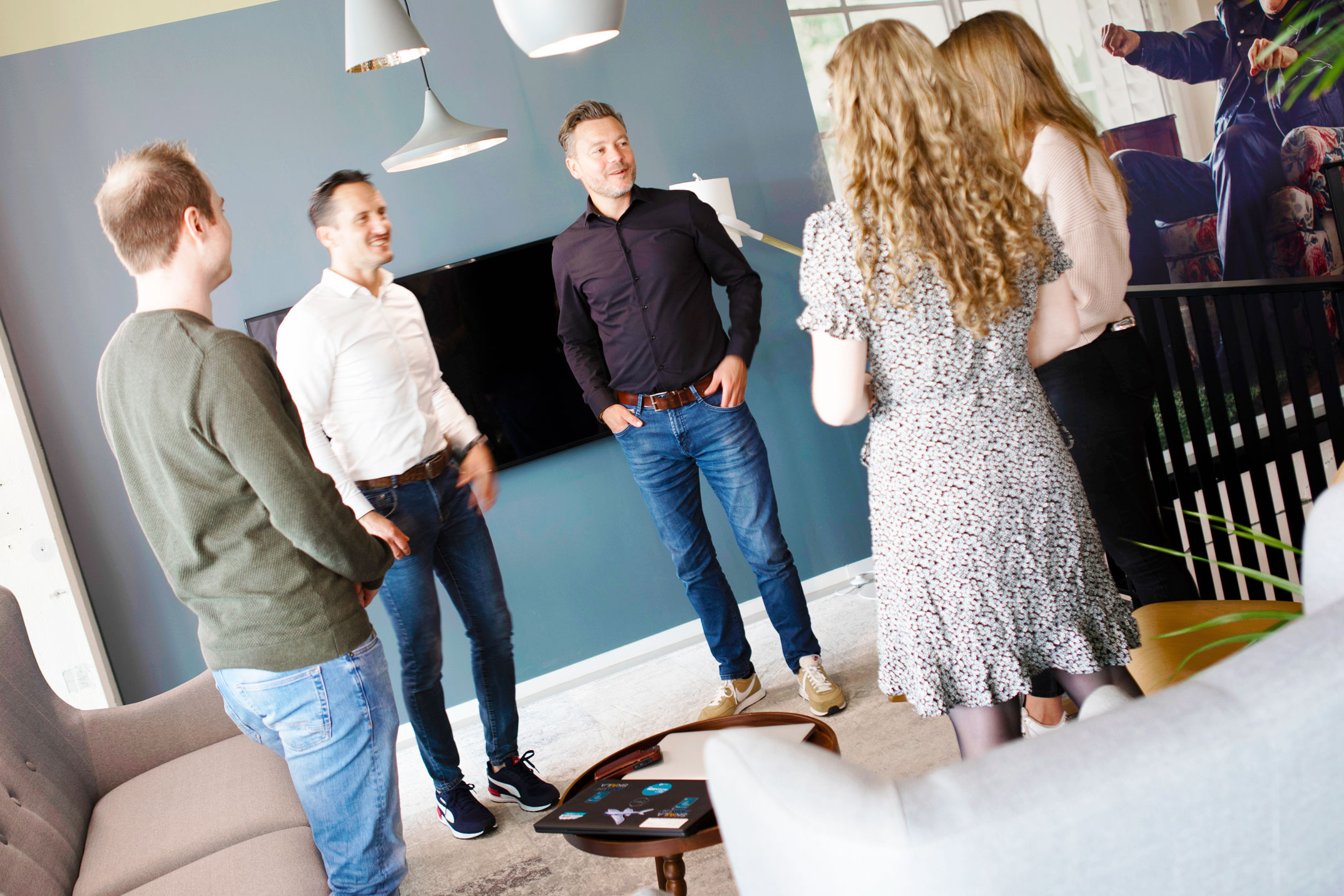 een groep dansende mensen